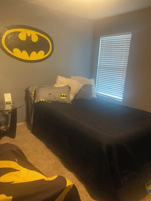 5 عدّة غرف نوم ومكتب وواي فاي وملاءات أسرّة