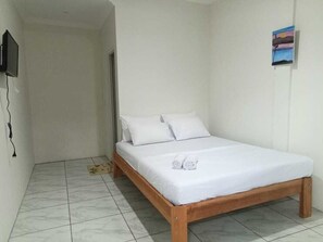 Deluxe Double Room - OYO 95063 Afifah Syariah Guest (Manado)