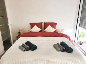 2 Schlafzimmer, Schreibtisch, Bügeleisen/Bügelbrett, kostenloses WLAN