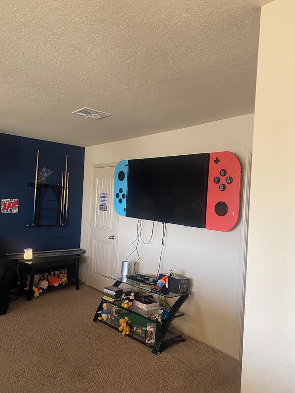 Children's area - Spacious 5-bedroom house in beautiful Seguin with AC and gym (Seguin)