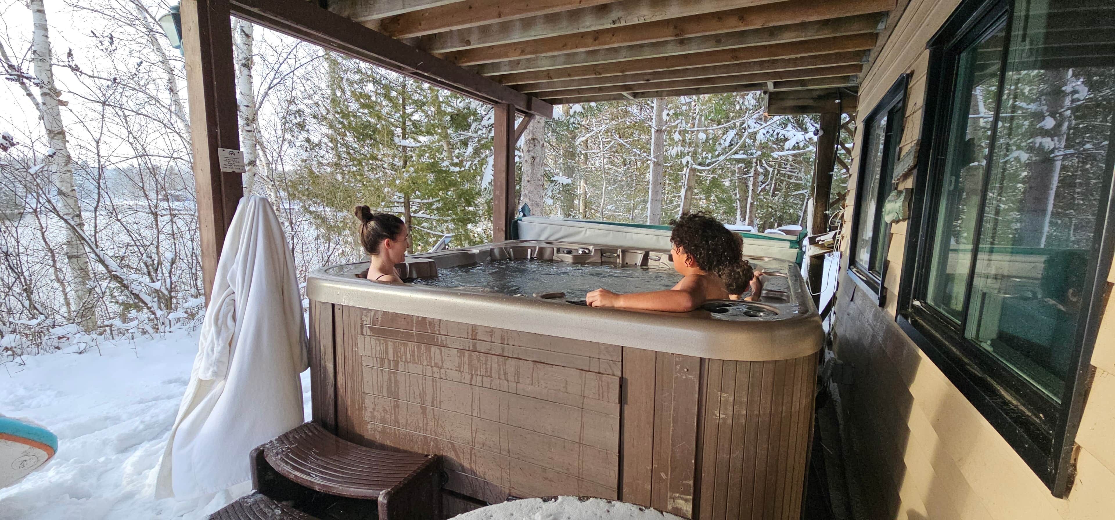 Outdoor spa tub