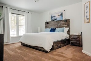 Tabla de planchar con plancha, wifi y ropa de cama