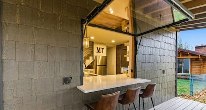 New listing near Glacier, separate office cabin!