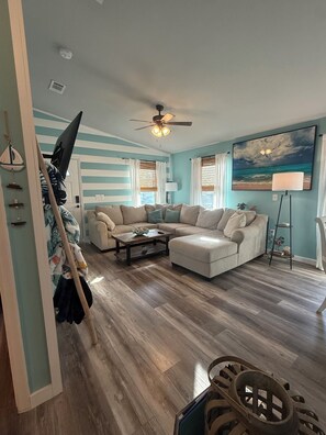 Smart TV - This Navarre cottage boasts 2 inviting bedrooms just minutes from the beach! (Navarre)