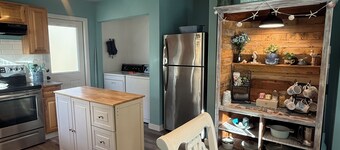 This Navarre cottage boasts 2 inviting bedrooms just minutes from the beach!