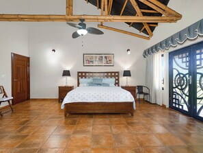 6 bedrooms, in-room safe, desk, iron/ironing board - Luxury Ocean and Mountain-View Estate with resort Style Infinity Pool (David)