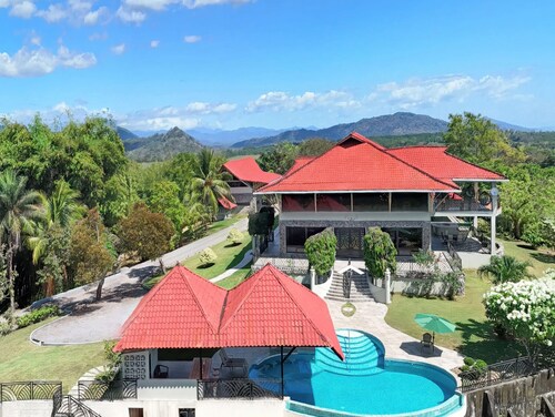 Luxury Ocean and Mountain-View Estate with resort Style Infinity Pool