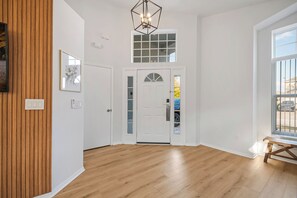 Interior - Disney-Close Lakefront Renovated 4BR Pool Home (Davenport)