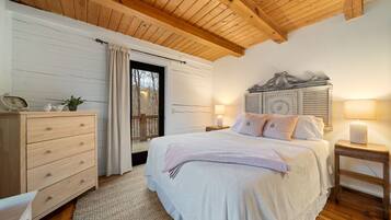 Tabla de planchar con plancha, wifi, ropa de cama