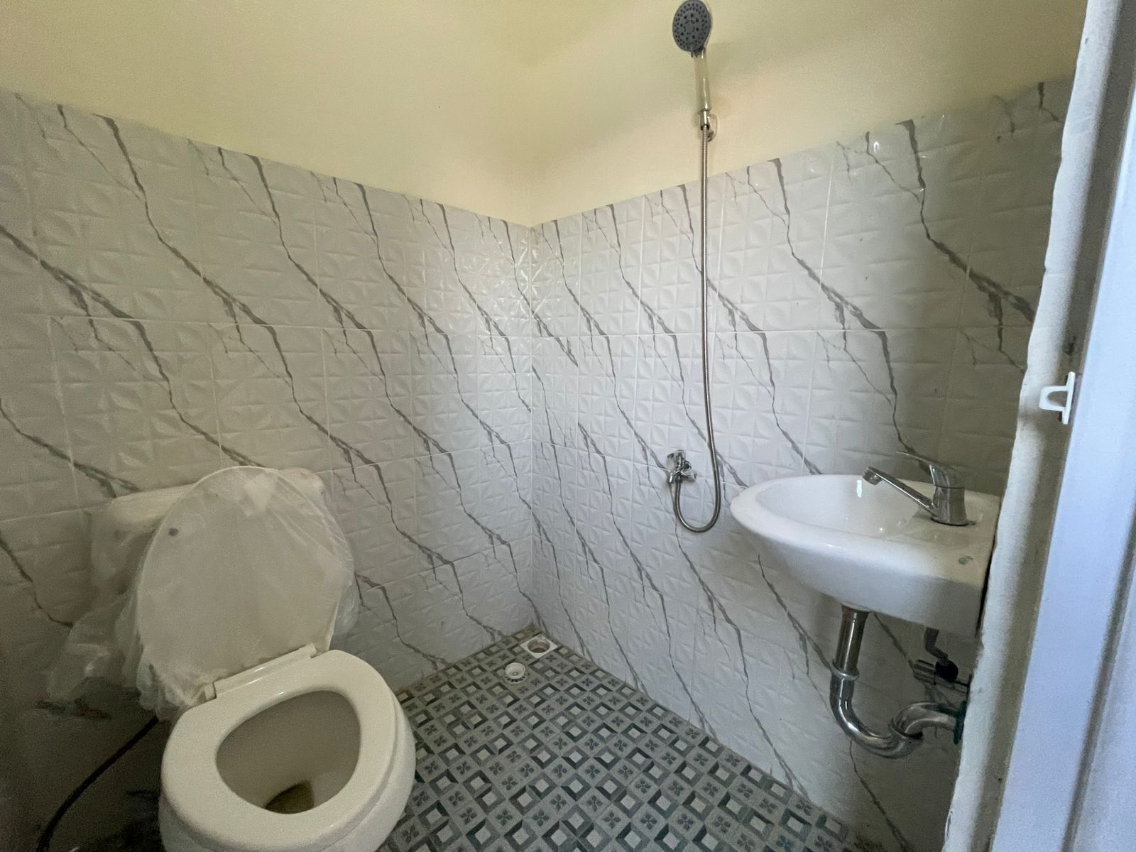 Deluxe Double Room | Bathroom | Shower