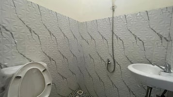 Kamar Double Deluks | Kamar mandi | Shower