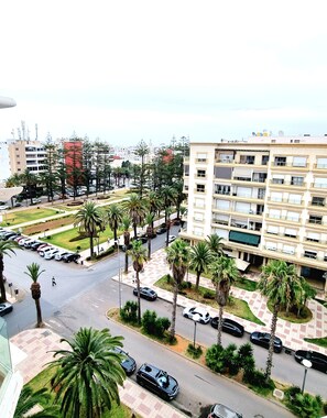 المنطقة المحيطة بالمنشأة