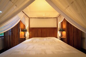 Iron/ironing board, Internet, bed sheets - Charming house in the historic center of Paraty. (Paraty)