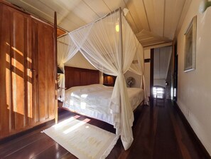 Iron/ironing board, internet, bed sheets