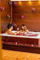 Suite, balcón, vistas a la montaña | Interior