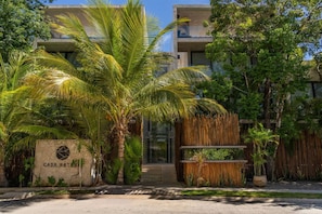 Exterior - Large Private Terrace w Hammock, Pool and Loungers (Tulum)