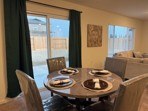 Dining - New Charming 3-bedroom house with full kitchen/ master bedroom suite in Fresno (Fresno)