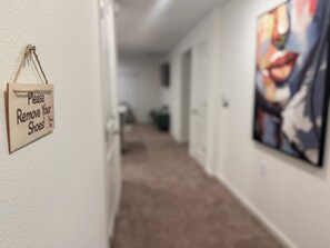 Interior - New Charming 3-bedroom house with full kitchen/ master bedroom suite in Fresno (Fresno)