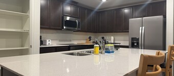 New Charming 3-bedroom house with full kitchen/ master bedroom suite in Fresno