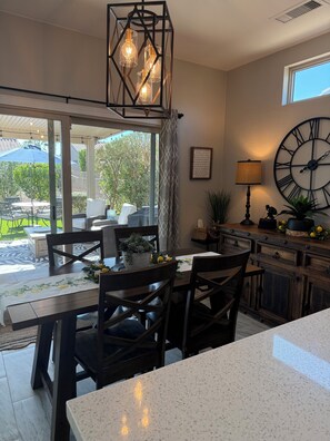 Dining - Charming 2-bedroom 2 bath house in serene Surprise. Your sun-drenched resort (Surprise)