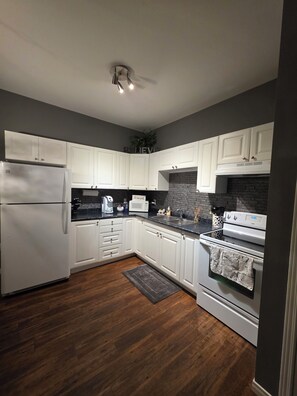 Suite, 1 Queen-Bett | Eigene Küche