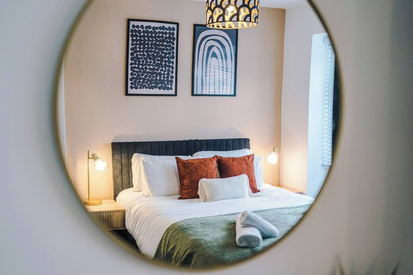 Bureau, fer et planche à repasser, lit parapluie, Wi-Fi