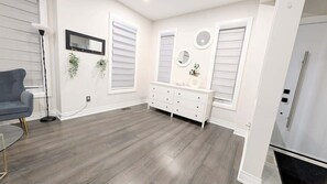 Interior - 3 bed 2 bath luxury home in Markham (Markham)