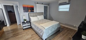 1 bedroom, iron/ironing board, WiFi, bed sheets - Treasure Island Beach condo (Treasure Island)