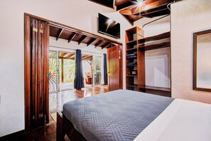 Standard Villa, Patio, Courtyard View | In-room safe, blackout drapes, free WiFi - Villas Kiki (Puerto Viejo de Talamanca)