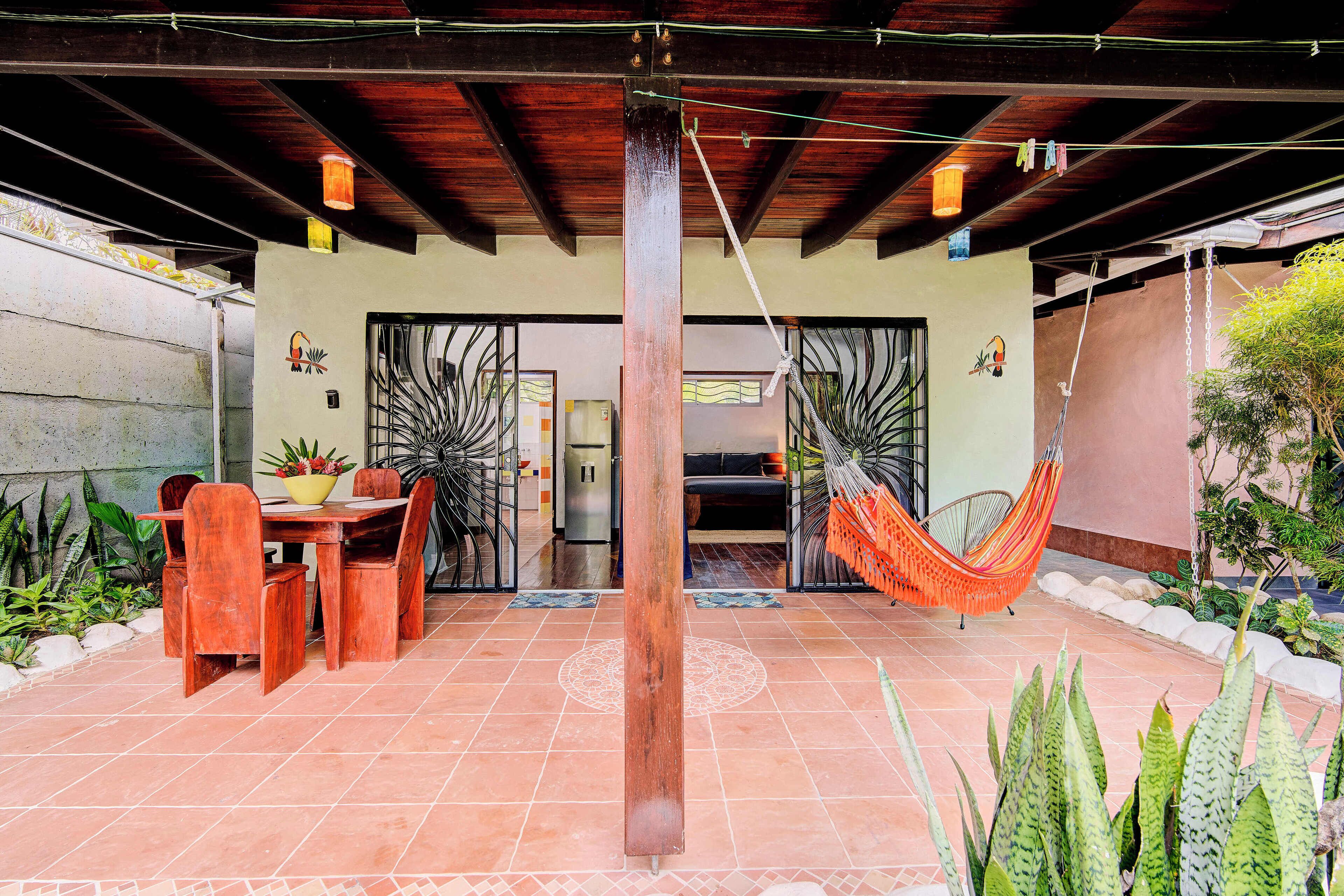 Villa – standard, terrasse, bakgårdsutsikt | Safe på rommet, blendingsgardiner og wi-fi (inkludert)