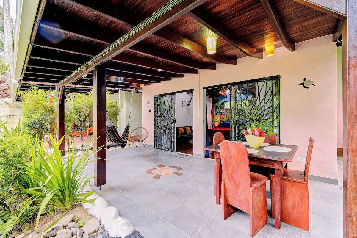 Villa – standard, terrasse, bakgårdsutsikt | Safe på rommet, blendingsgardiner og wi-fi (inkludert)