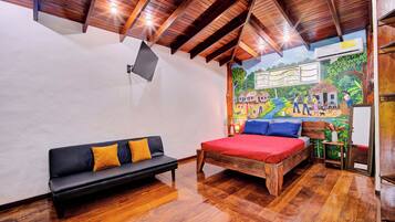 Villa – standard, terrasse, bakgårdsutsikt | Safe på rommet, blendingsgardiner og wi-fi (inkludert)