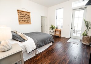 Iron/ironing board, free WiFi, bed sheets - The Lauren — Bright, Cozy Loft w/ Balcony in Downtown, Near Mad River (Bellefontaine)