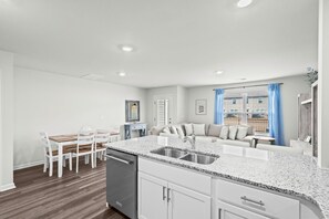 Interior - Birdie Beach House (By Beach Star) (Surfside Beach)