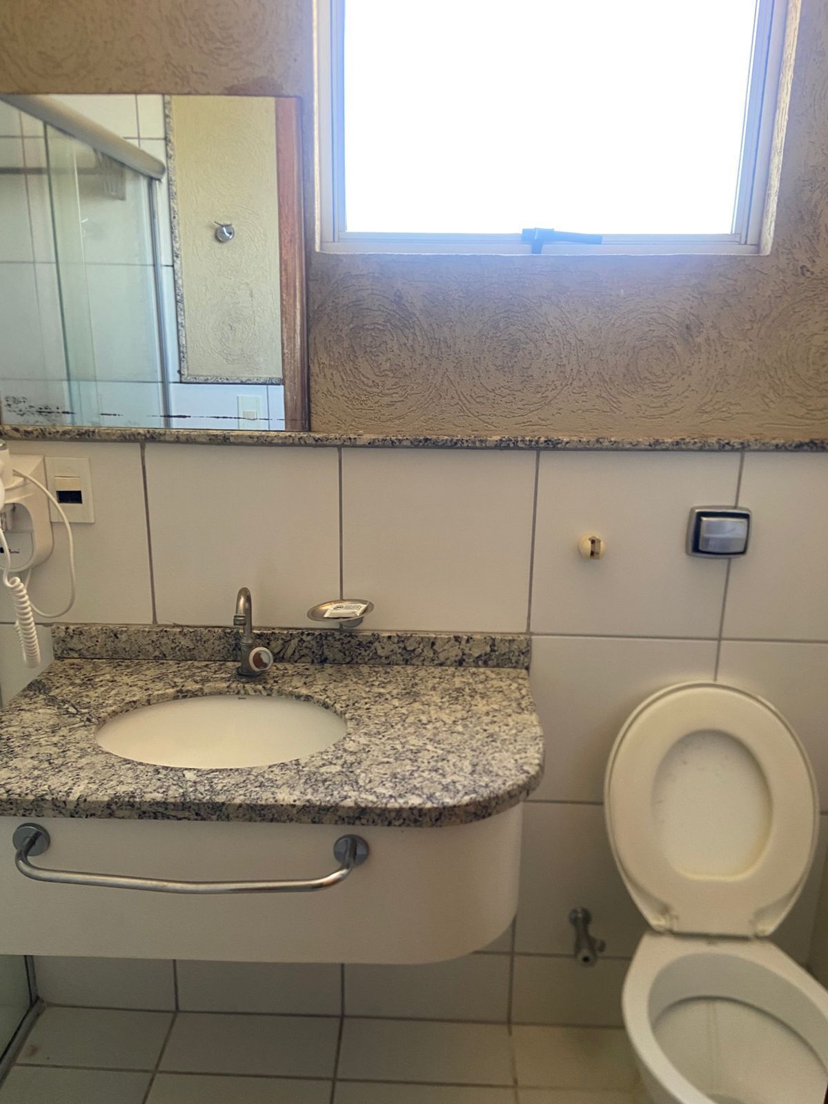 Quarto família, sacada, vista para a piscina | Banheiro