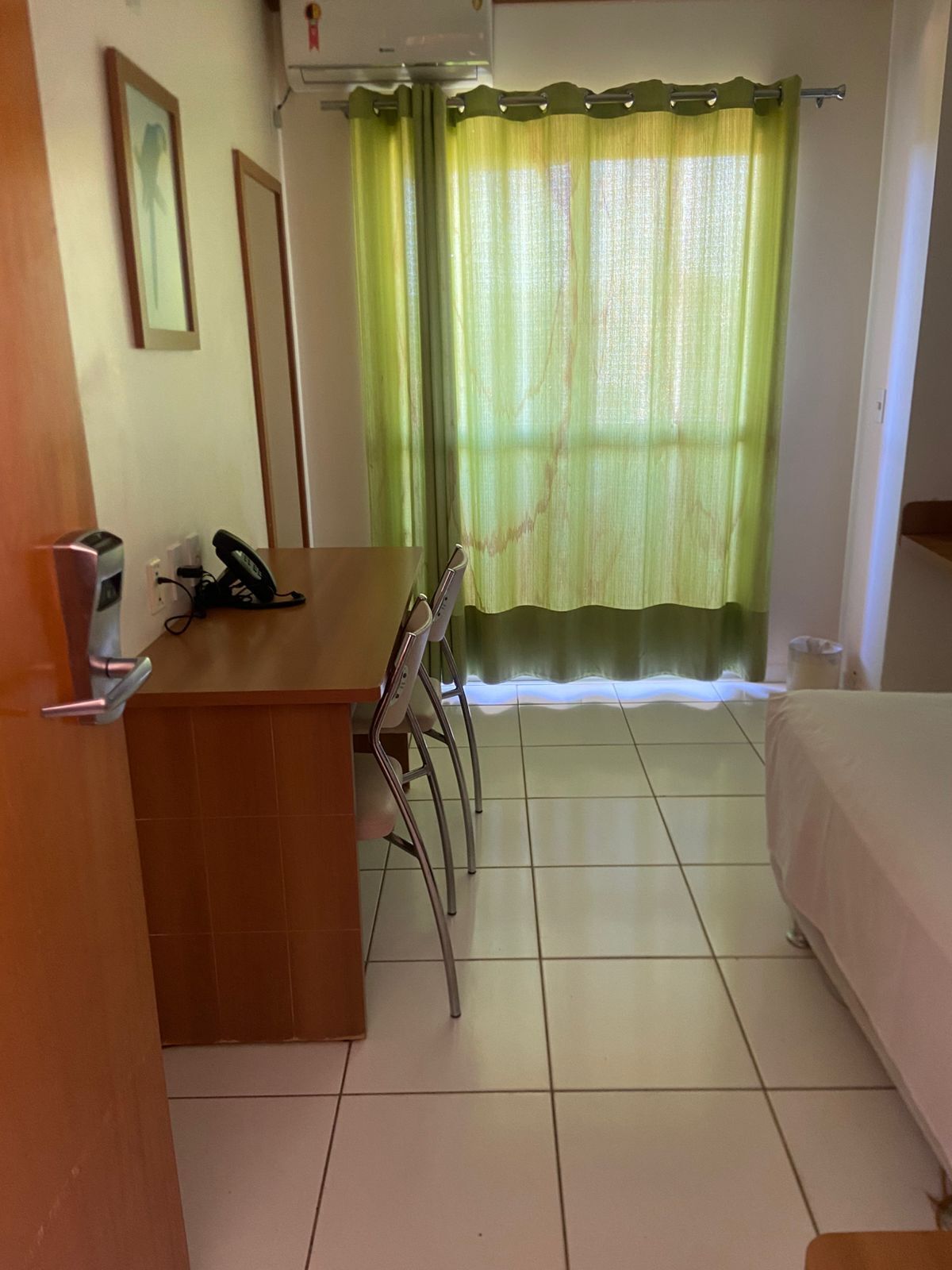 Habitación familiar, balcón, vista a la alberca | Caja de seguridad en la habitación y wifi gratis 