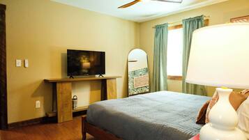 4 bedrooms, iron/ironing board, travel cot, WiFi