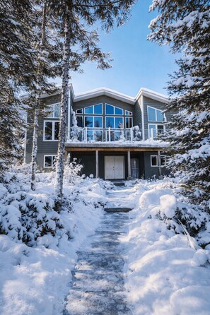 Exterior - 3BR Waterside Cottage w/King Beds & Fireplace (Whitestone)