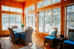 Dining - 3BR Waterside Cottage w/King Beds & Fireplace (Whitestone)