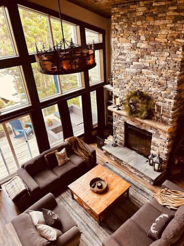 3BR Waterside Cottage w/King Beds & Fireplace