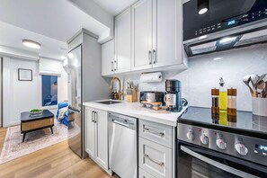 Fridge, microwave, oven, stovetop - The McCaul | Central & Cozy Basement Queen Suite (Toronto)