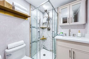 Shower, hair dryer, towels, soap - The McCaul | Central & Cozy Basement Queen Suite (Toronto)