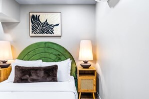 1 bedroom, iron/ironing board, free WiFi, bed sheets - The McCaul | Central & Cozy Basement Queen Suite (Toronto)