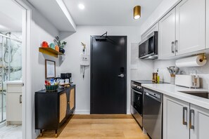 Fridge, microwave, oven, stovetop - The McCaul | Basement Suite FIFA World Cup (Toronto)