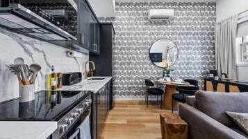 Fridge, microwave, oven, stovetop