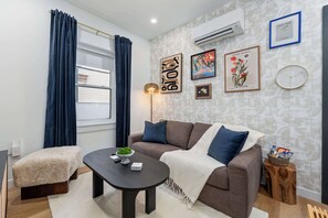 Smart TV - The McCaul | Brand New Group Suite, Heart of DT (Toronto)