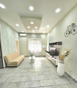 Smart TV - The perfect accommodation for Families, Friends or Couples near the Metro- (Napoli)