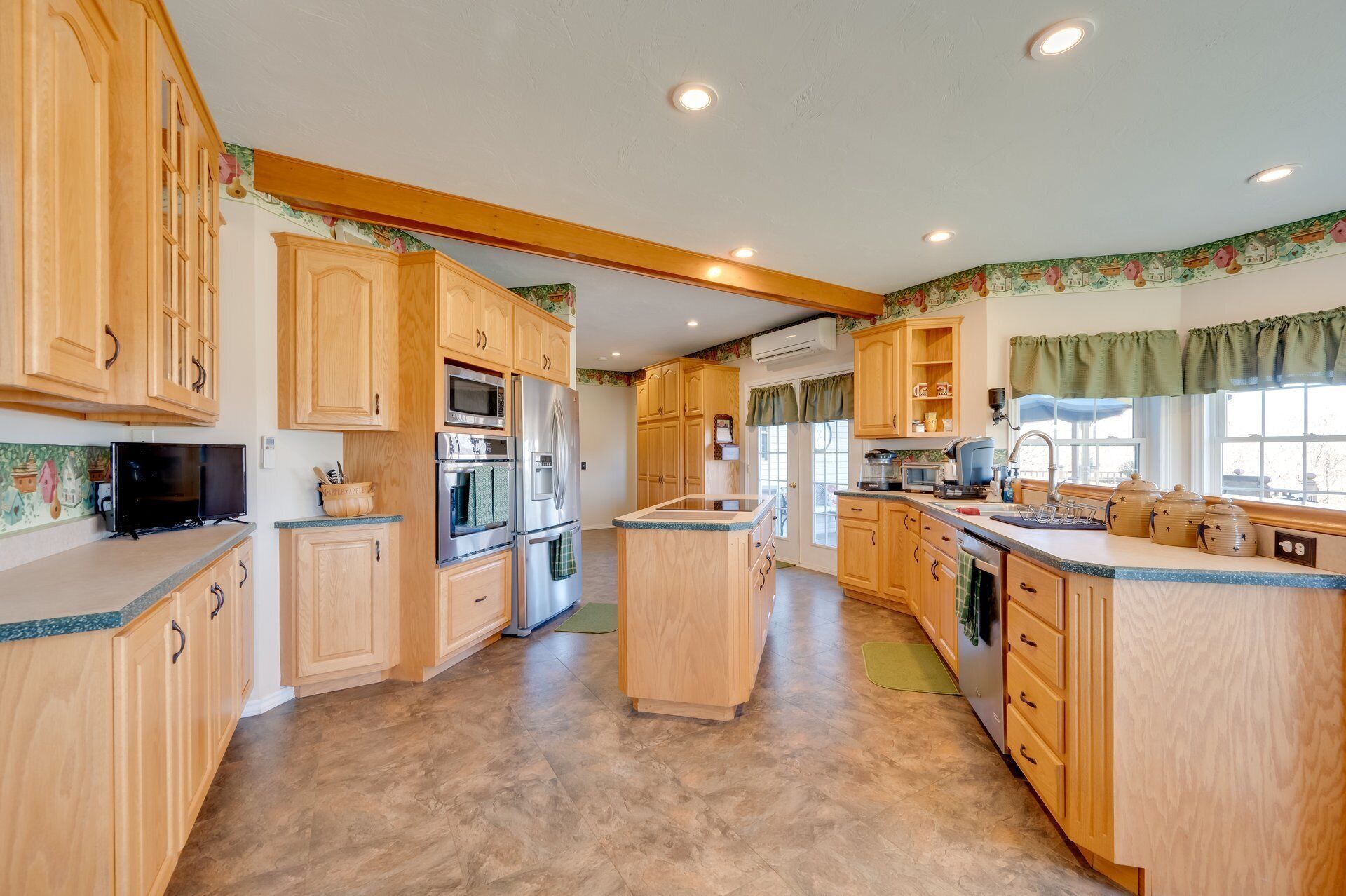 Micro-ondes, four, plaque de cuisson, lave-vaisselle