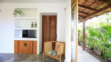 Family House, Balcony, Partial Ocean View | Wi-fi percuma