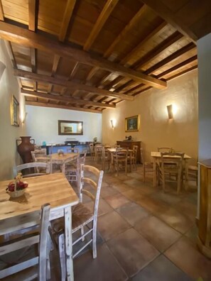Free daily buffet breakfast - Agriturismo Rio Coverino (Borghetto)